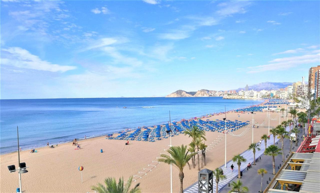 Primera linea de playa frente al mar Benidorm Exterior foto