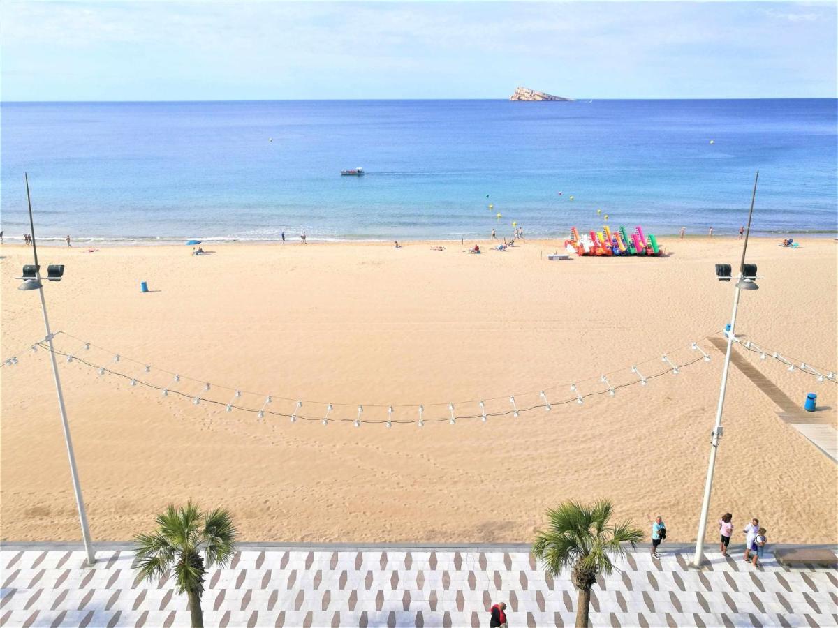 Primera linea de playa frente al mar Benidorm Exterior foto